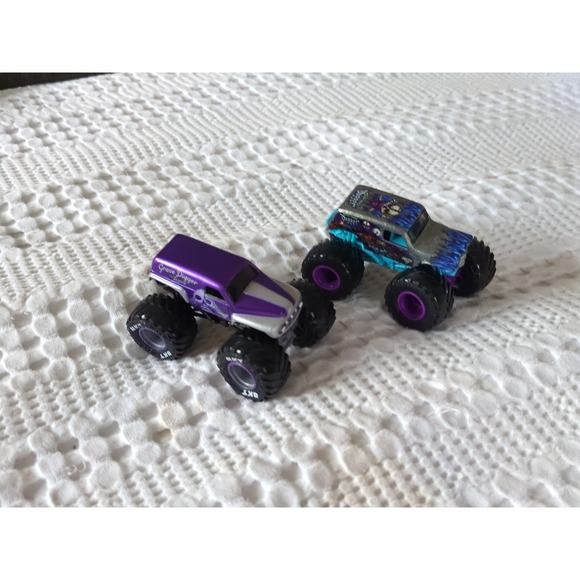Hot Wheels Other - Grave‎ Digger Monster Jam Due Cast Toy Trucks Lot Of 2